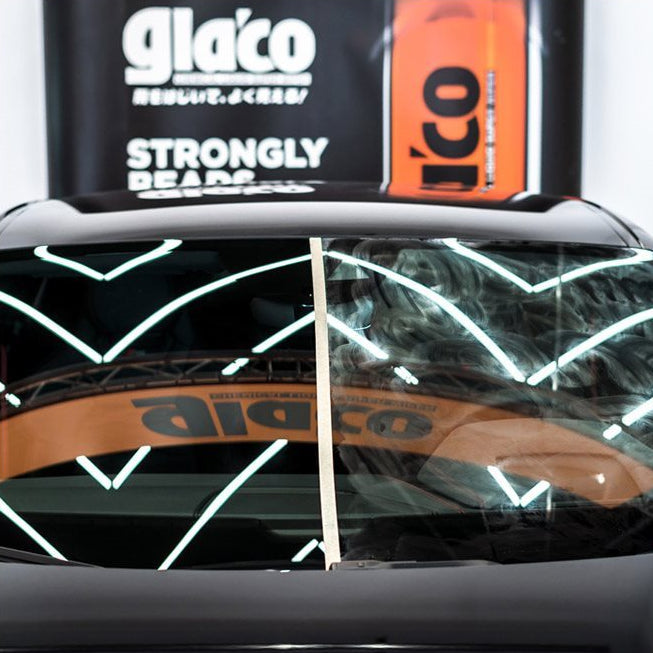Fenster mit Glaco wasserabweisender Beschichtung links und unbehandelt rechts.
