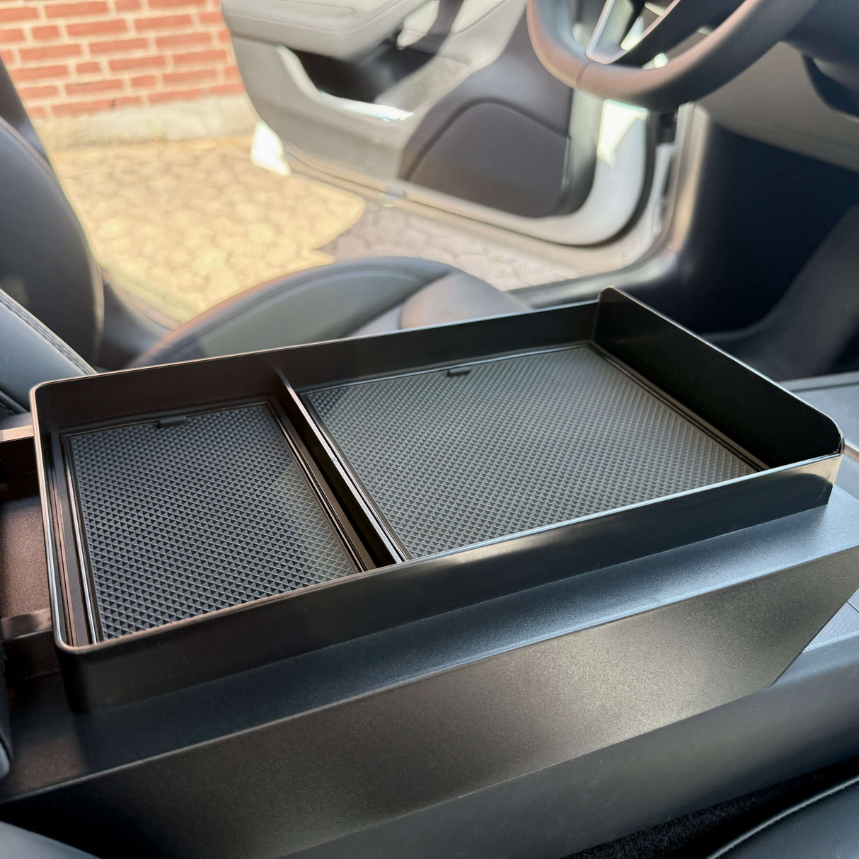 Alcantara-Armlehne mit integriertem Aufbewahrungsfach - Tesla Model 3/Y