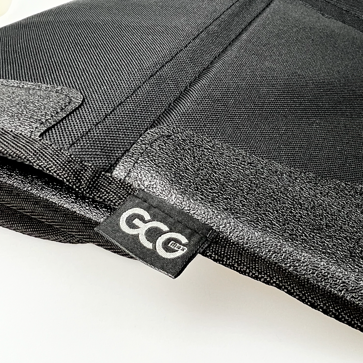 GCG-Logo auf der Unterseite des Autositzschutzes