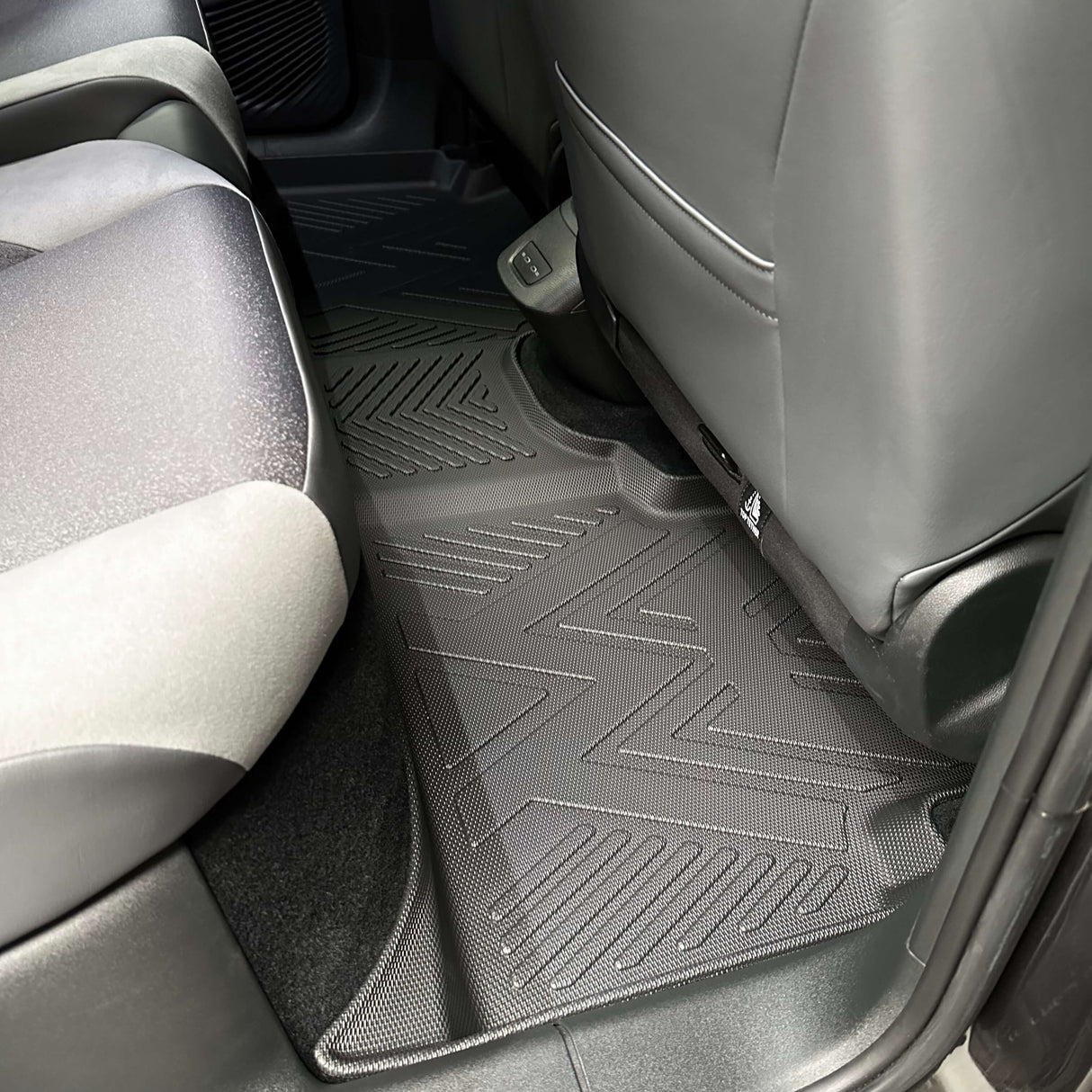 Kofferraummatte für VW ID.3/Cupra Born aus rutschfestem TPE-Material mit hohem Rand.