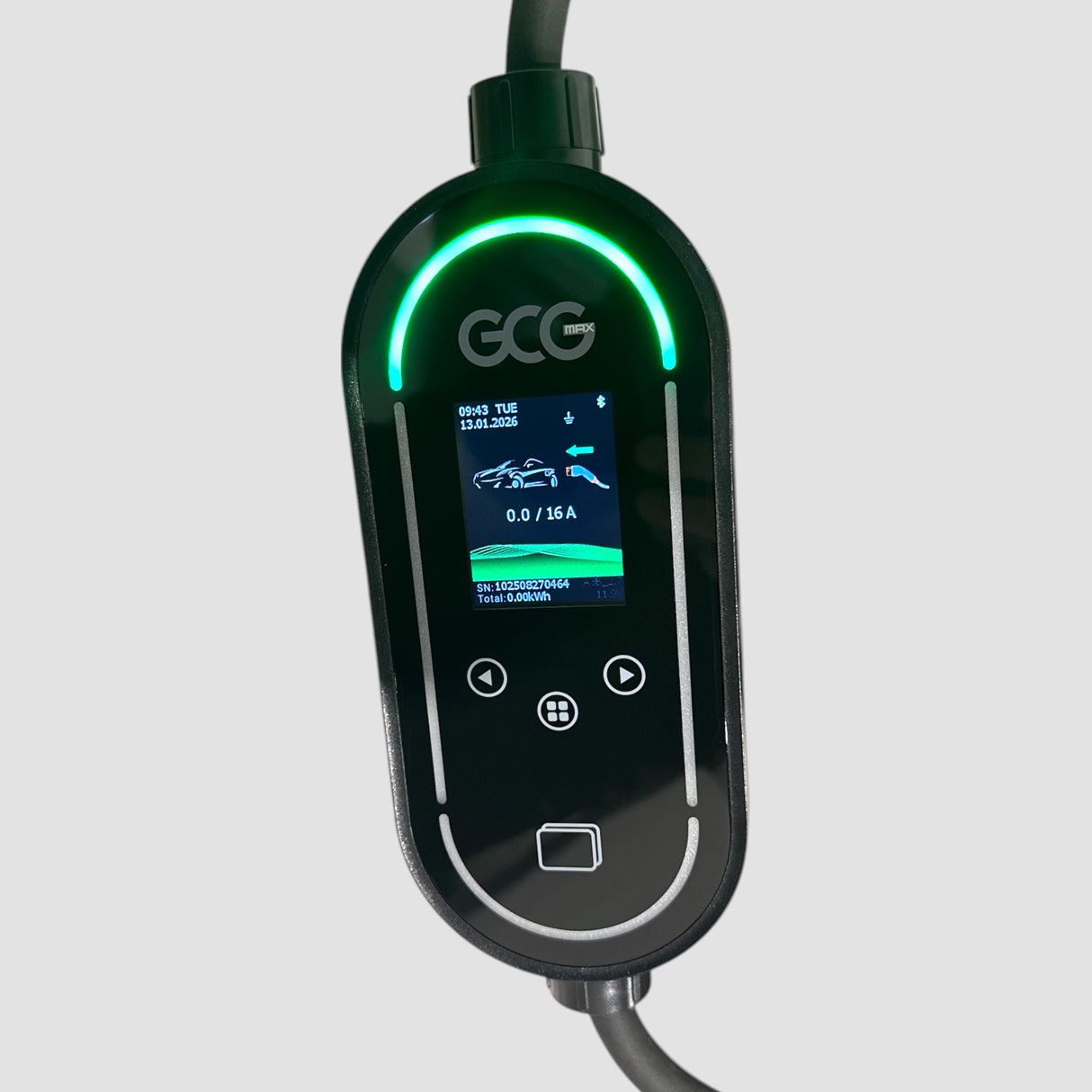 GCG MAX mobiler Ladegerät mit gut lesbarem Display und grünem Lichtindikator.