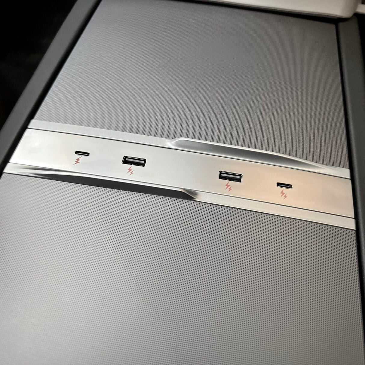USB-Hub für Tesla Model 3/Y