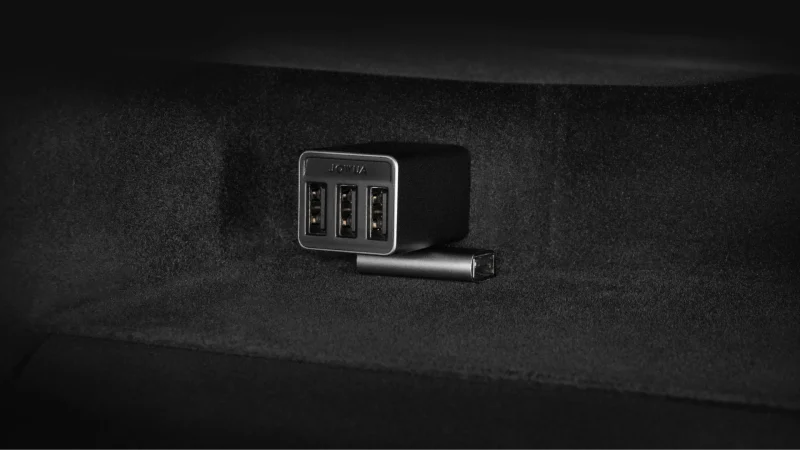 Tesla 4-Port USB Dashcam Hub – Model 3 Highland 2024