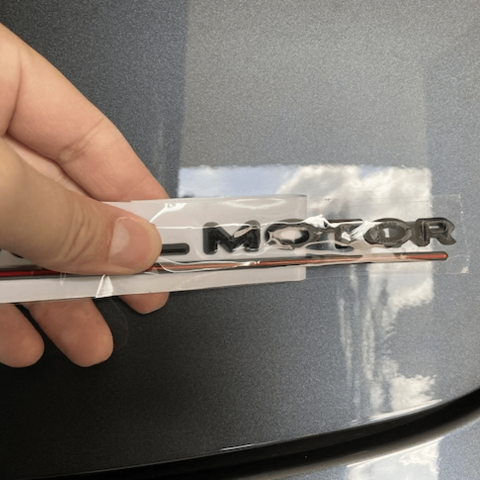 Dual Motor Emblem (verschiedene Farben)