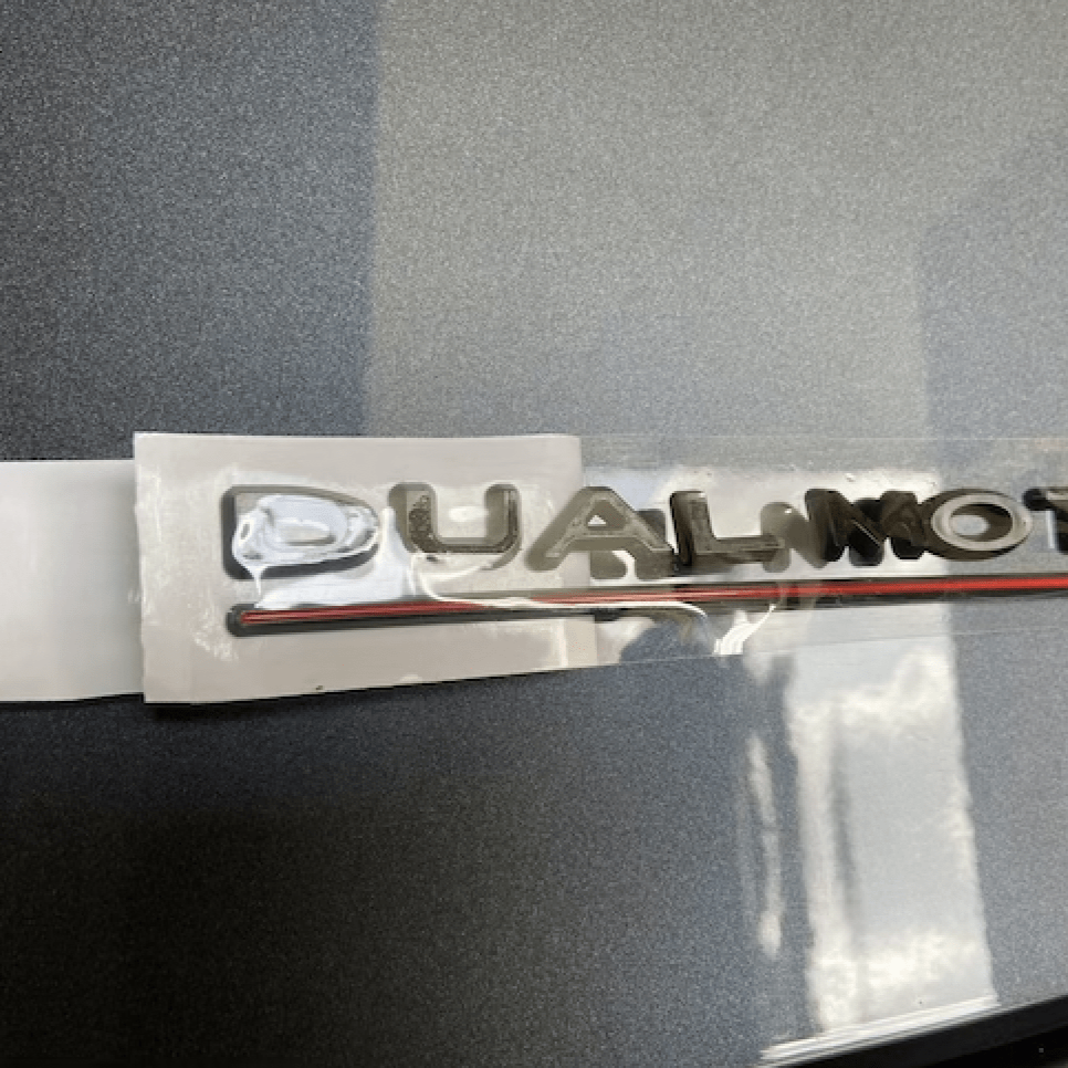 Dual Motor Emblem (verschiedene Farben)