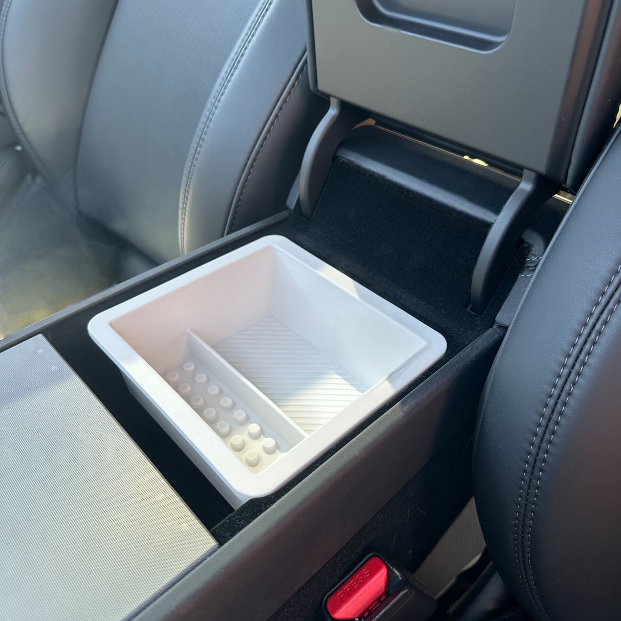 GCG Max Aufbewahrungsbox unter der Armlehne - Tesla Model 3/Y
