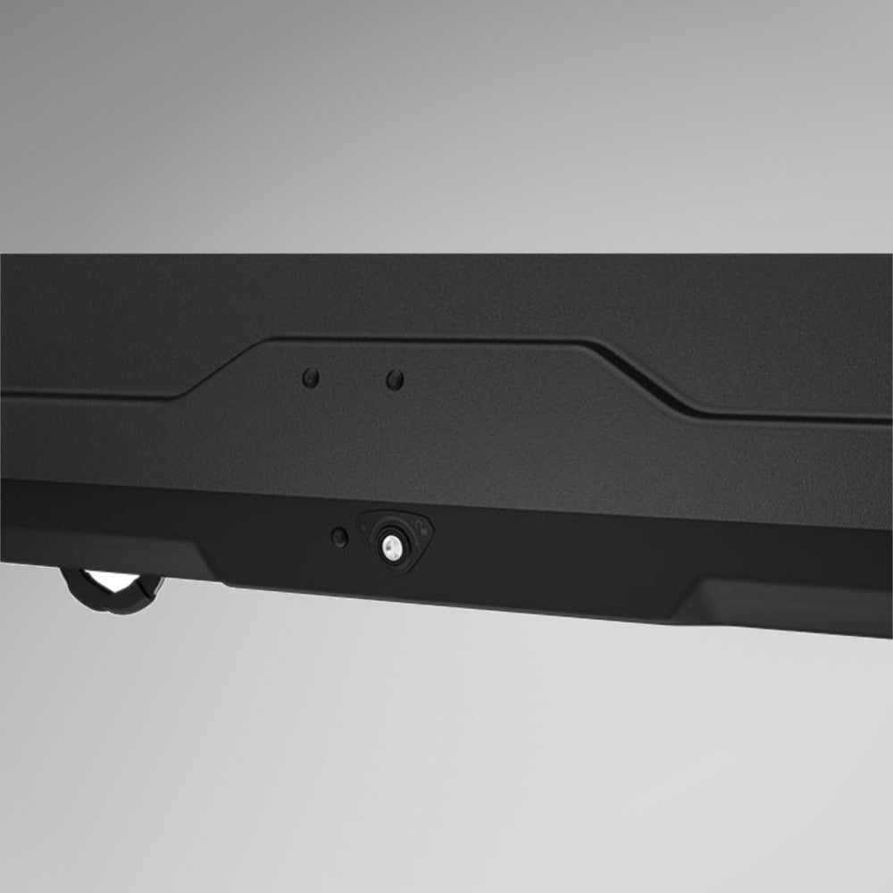 Thule Pulse 2 XL Black Aeroskin sort tagboks, nærbillede af låsemekanisme og kant