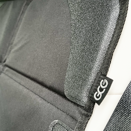 GCG-Logo auf dem Autositzschutz
