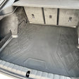 Kofferraummatte aus schwarzem Gummi für den BMW i4, perfekte Passform und Schutz.