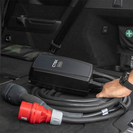 Zubehör für Elektroauto-Ladegerät. Ladegerät für Elektroauto