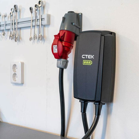 Zubehör für Elektroauto-Ladegerät. Ladegerät für Elektroauto