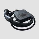 GCG MAX Ladestation mit Typ-2-Stecker und Kabel.