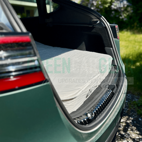 Sind Sie auf der Suche nach Zubehör für Elektroautos? Bei GreenCarGear haben wir alles von Autopflegeprodukten, Ladegeräten für Elektroautos, Zubehör für das Laden zu Hause und vieles mehr. Sie finden alles an Tesla-Zubehör, VW ID 4-Zubehör und Ford Mustang Mach E-Zubehör.