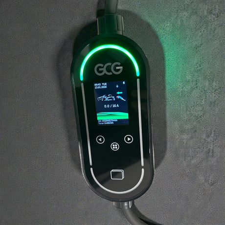 GCG MAX mobiler Ladegerät mit eingeschaltetem Display