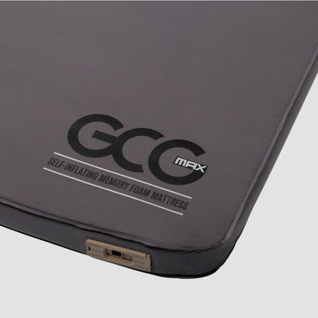 GCG MAX Komfort selbstaufblasbare Luftmatratze mit Memory-Schaum, Nahaufnahme der Ecke.