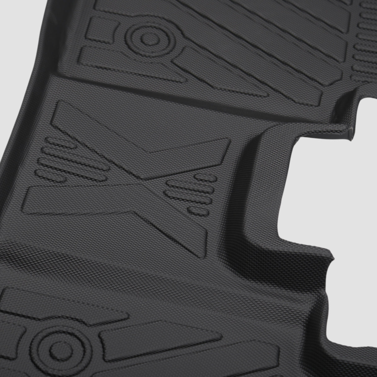 Nahaufnahme einer schwarzen 3D-Ganzjahres-Gummimatte für das Auto mit Muster
