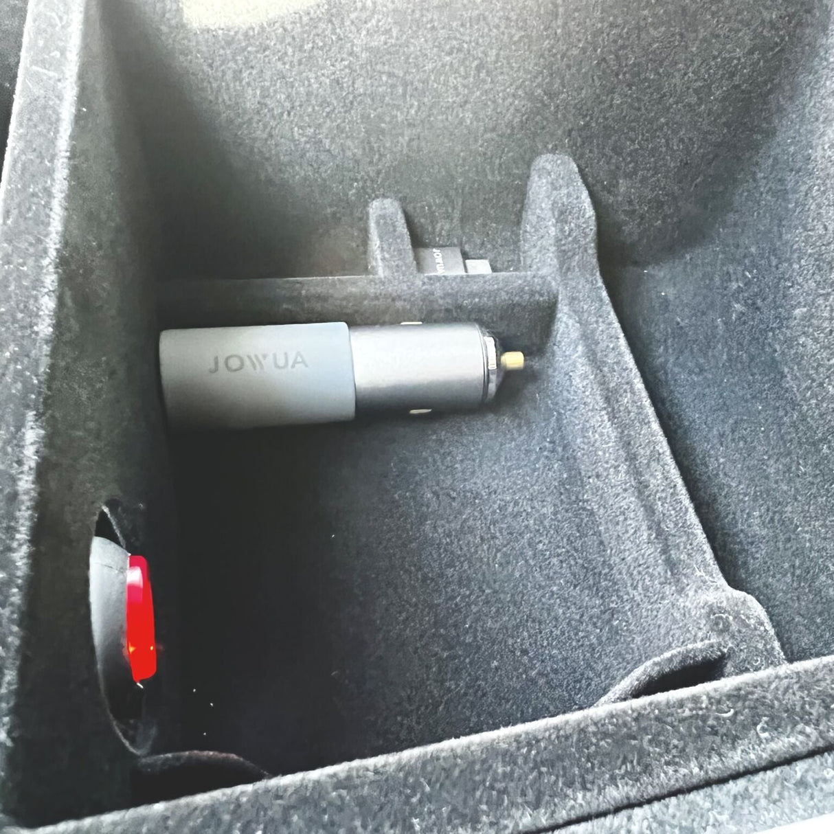 Aufbewahrungsbox für Armlehne (mit Zugang zu 12V) Passend für Tesla Model 3/Y