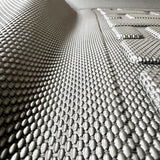 Nahaufnahme der rutschfesten Oberfläche der GCG MAX Kofferraummatte für Tesla Model 3