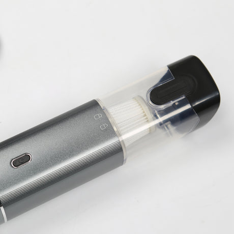 Tragbarer Auto-Staubsauger mit Filter und Marken auf weißem Hintergrund