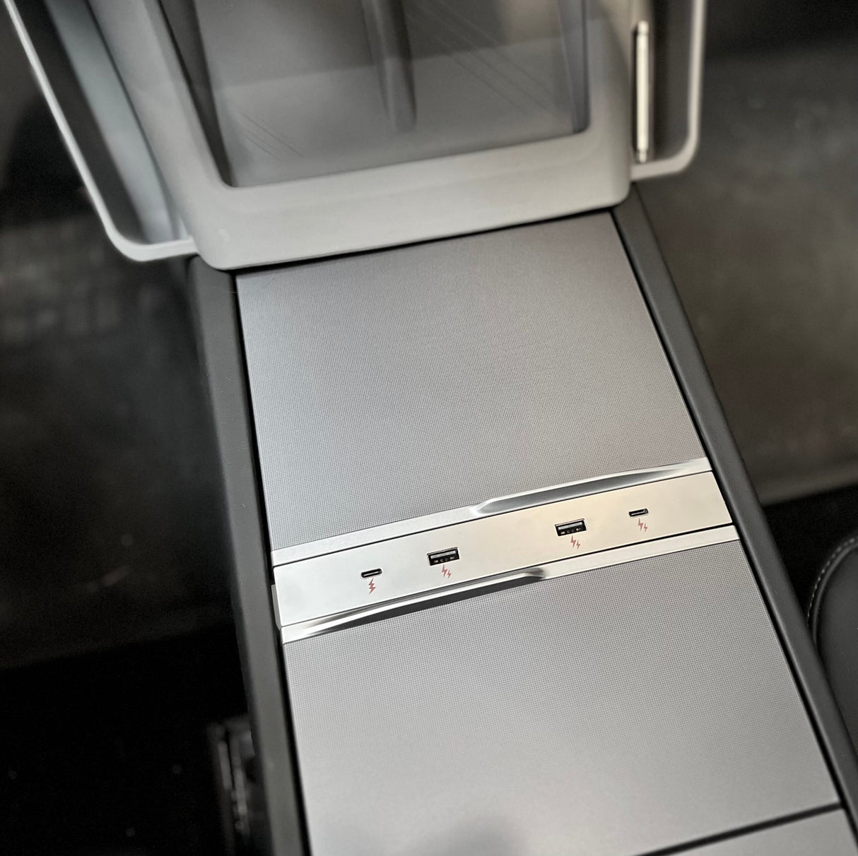USB-Hub für Tesla Model 3/Y