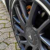 Kantenschutz mit selbstleuchtender Kante an der Tesla Model 3 Highland Felge.