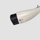 Nahaufnahme eines weißen Typ-2-Ladesteckers mit 32A 480V Kennzeichnung für Elektroautos.