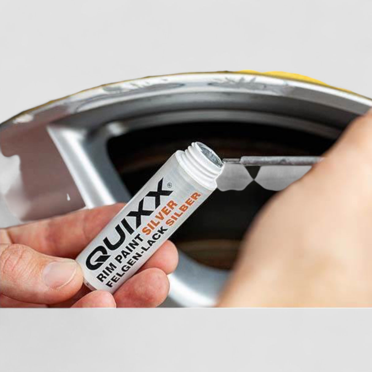 Quixx Felgenlack-Reparatur für Felgen, die auf einer Silberfelge verwendet werden.
