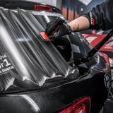 Soft99 Glaco Glasbeschichtungs-Set auf Autoscheibe mit rotem Element