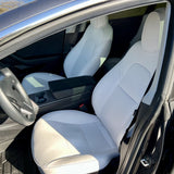 Weißer Sitzbezug im Tesla Model 3 Interieur, komplettes Set.