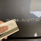 Dual Motor Emblem (verschiedene Farben)