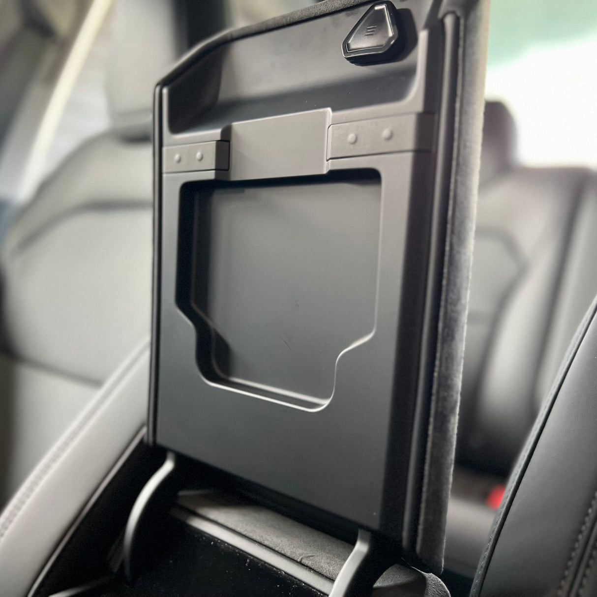 Versteckte Aufbewahrungsbox passend für Tesla Model 3/Y