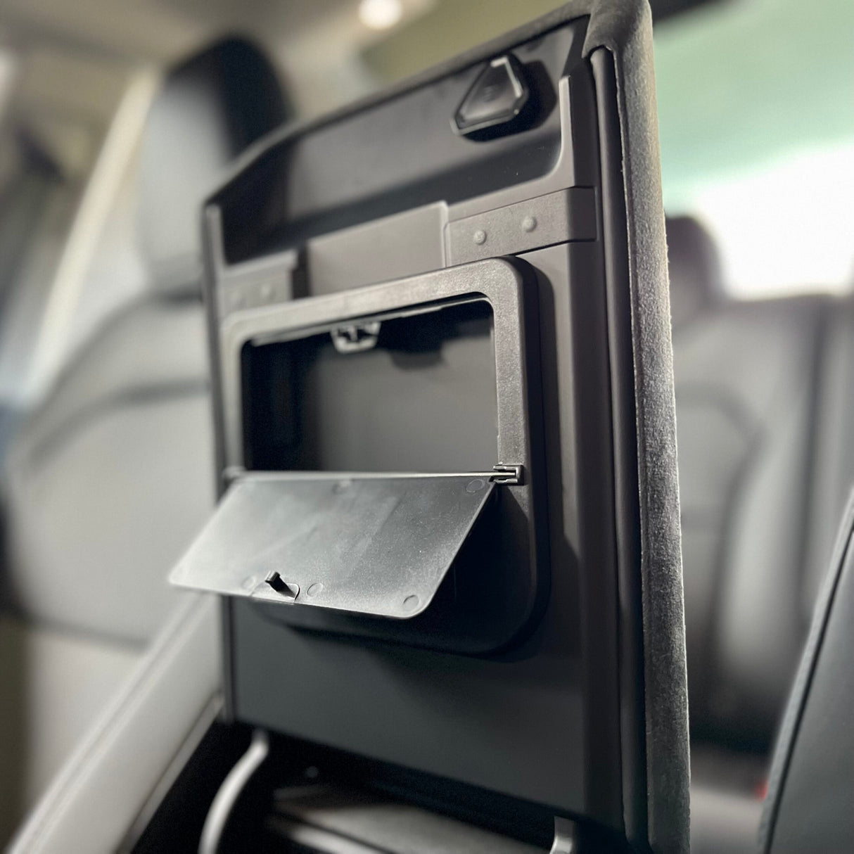 Versteckte Aufbewahrungsbox passend für Tesla Model 3/Y