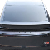 Montierter Pro-Spoiler am Tesla Model Y Juniper – elegant integriert und folgt den Linien des Fahrzeugs.