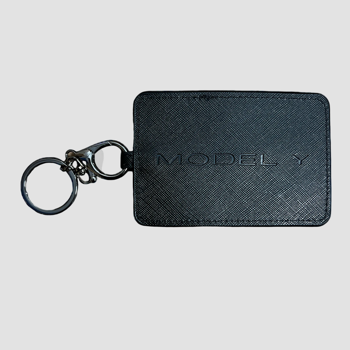 Model Y Kartenhalter mit montiertem Schlüsselanhänger