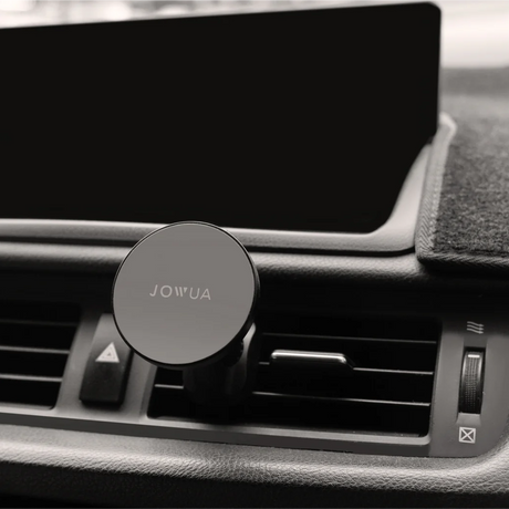 jowua Handyhalterung montiert in den Lüftungsschlitzen eines Elektroautos