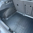 Kofferraummatte aus schwarzem Gummi für Volkswagen ID.3 Auto, von oben gesehen.