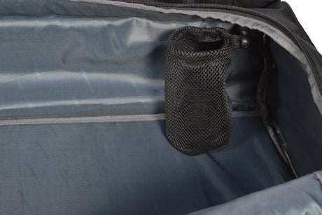 Detailaufnahme der Car-Bags Pro.Line Tasche mit schwarzem Mesh-Flaschenhalter innen