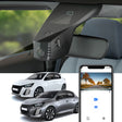 FitCamX Dashcam montiert im Peugeot e-208, gezeigt mit App-Verbindung und zwei Automodellen.