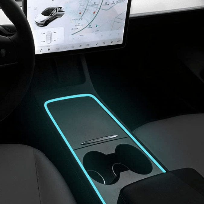 LED-Band montiert in einem Tesla in der Farbe Türkisblau