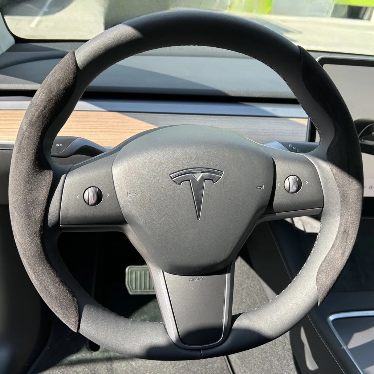 Lenkradbezug für Tesla – Weicher Komfort und stilvolles Design