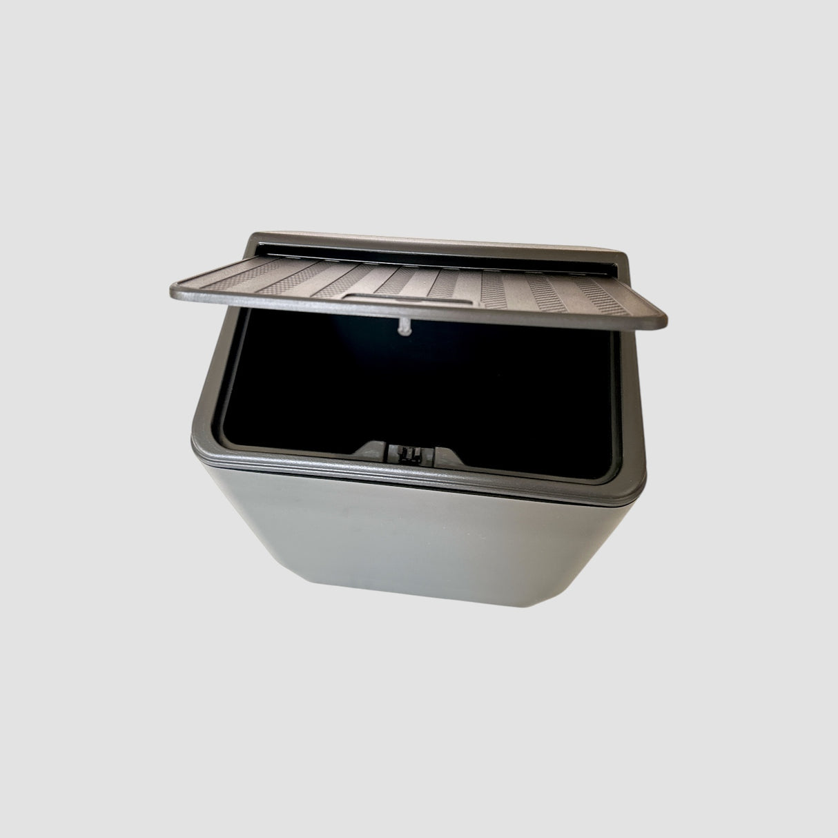 Müllbox für die Rückbank mit offenem Klappdeckel für Tesla Model Y