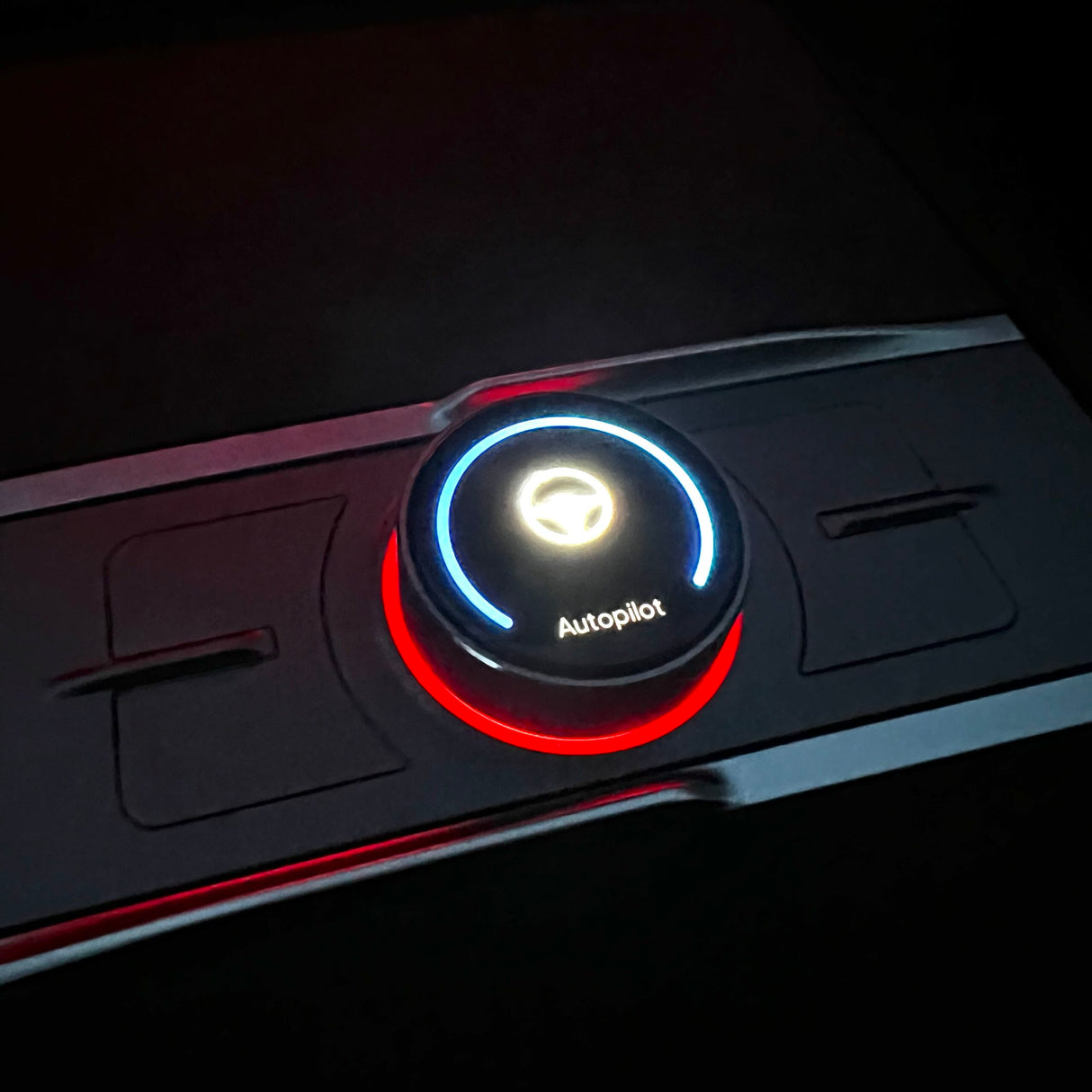 s3xy Knopf, der das Autopilot-Logo zeigt
